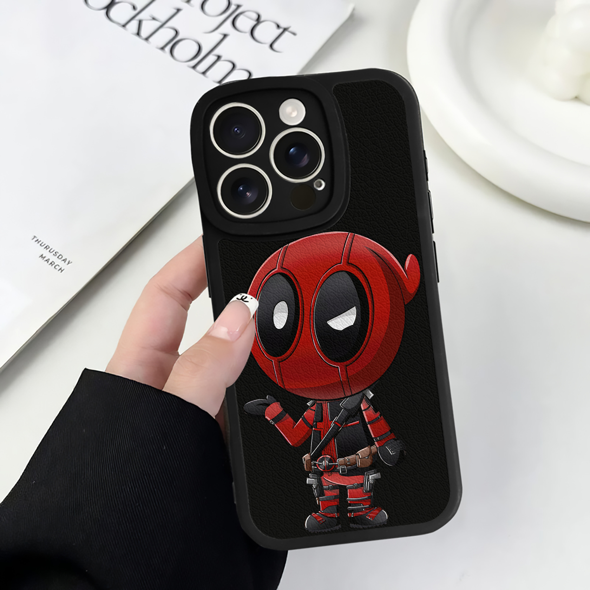 （画像用） Deadpool デッドプール 【iPhone 16シリーズ対応】シリコンスマホケース（レザー調） 材質：シリコン